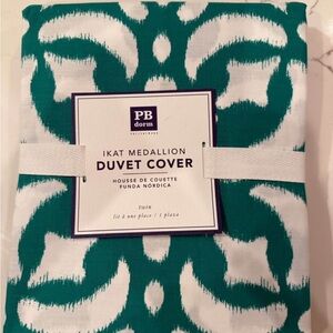 Pottery Barn Teen Ikat Medallion Duvet Cover - Teal and White